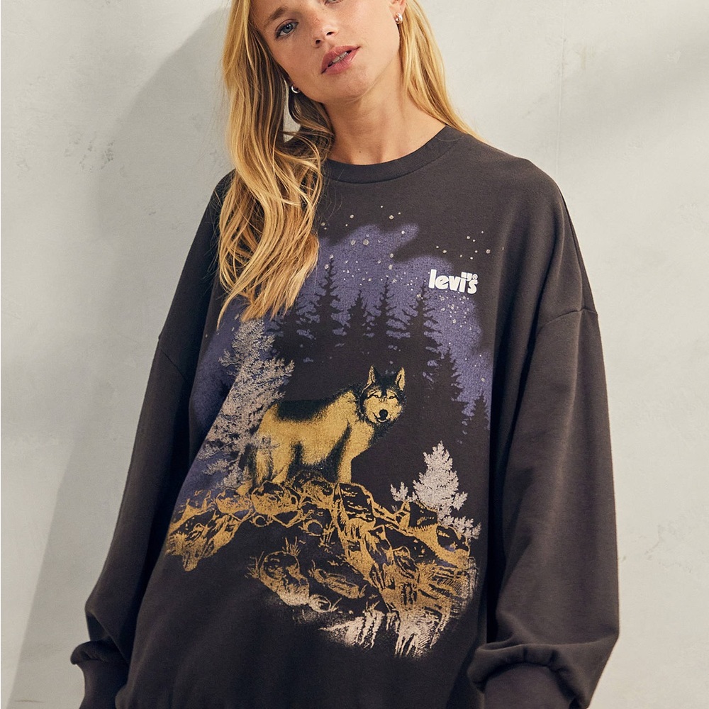 Levi's Black Oversized Sweatshirt with Wolf and Forest Design